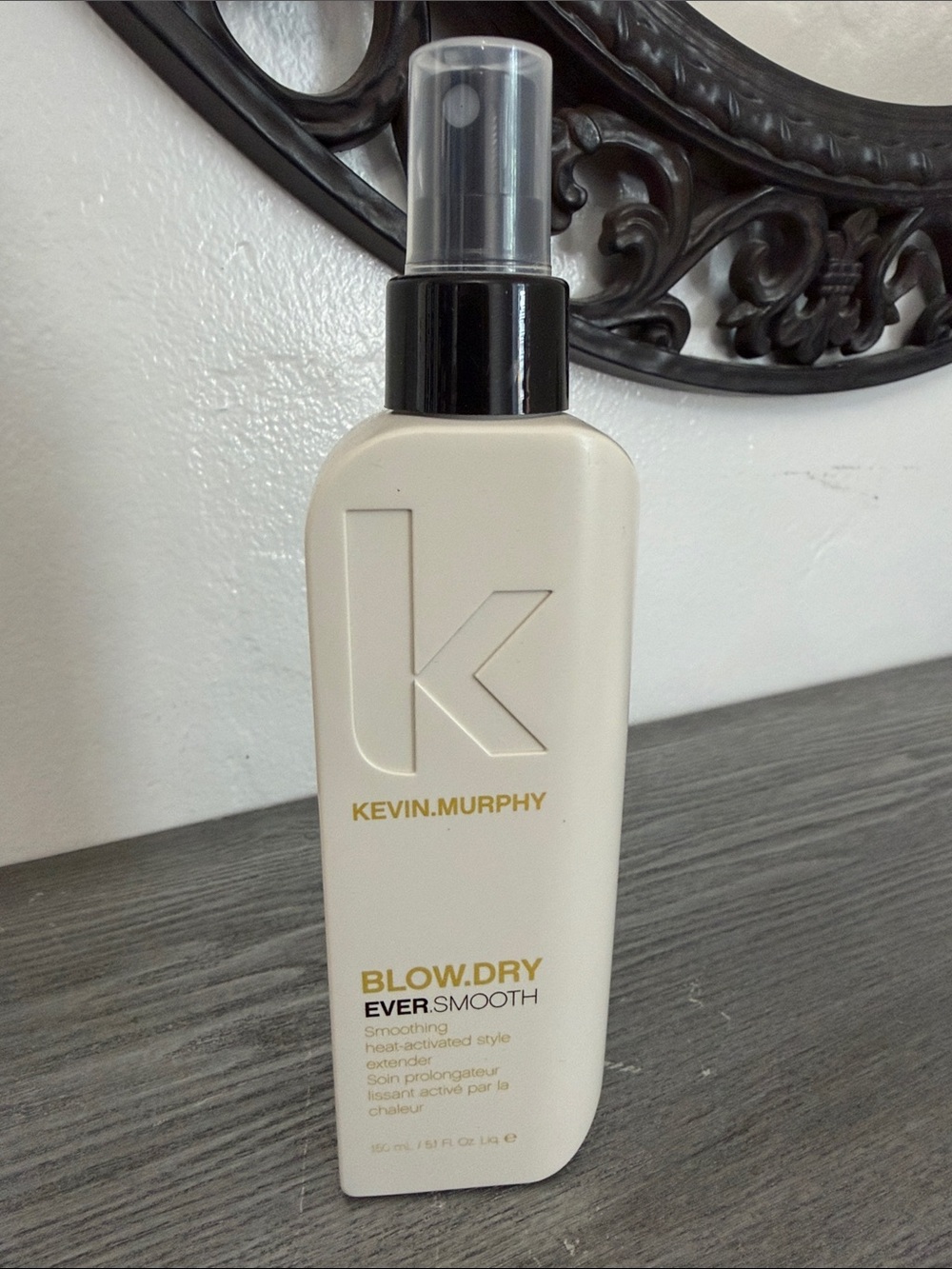 KEVIN.MURPHY Blow.Dry Ever.Smooth Spray — Cream and Black